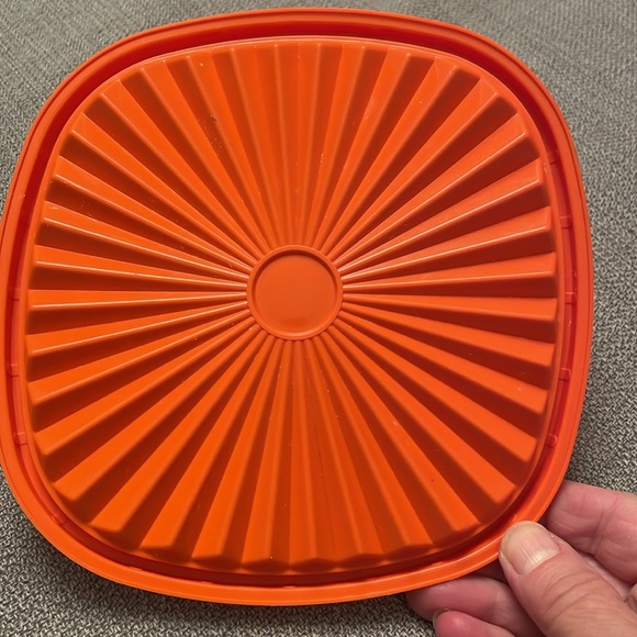 Vintage Tupperware Orange Servalier Lid in Good Condition Square 6 1/2” x 6 1/2” - Picture 5 of 8